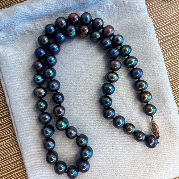 Vintage Jewelry - Genuine Fresh Water Pearl Dark Multicolor Gold Clasp